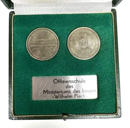 2 DDR Medaillen Offiziersschule des MdI Ministerium des Innern Wilhelm Pieck