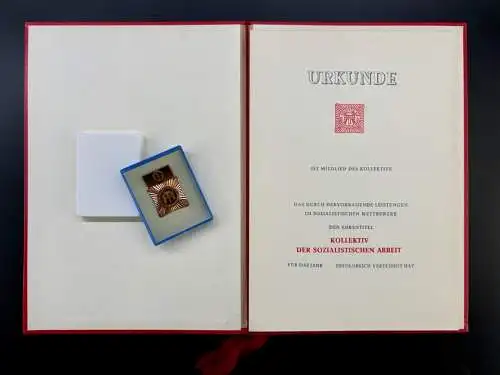 Original DDR Urkundenmappe mit Blanko Urkunde und Abzeichen y0111