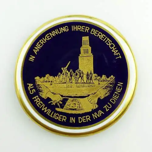 e11859 Alte Porzellan Medaille Freiwilliger in der NVA in Anerkennung in OVP