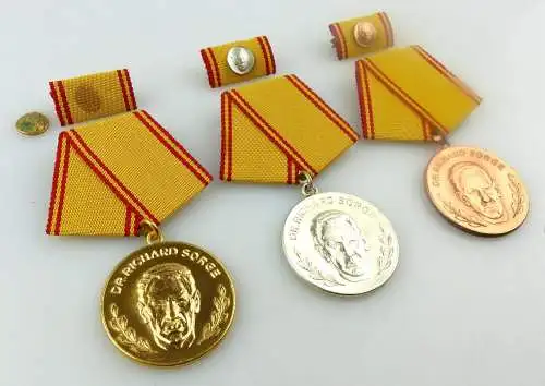 3 Medaillen Für Kampfverdienst Dr. Richard Sorge Medaille in Gold Silber Bronze