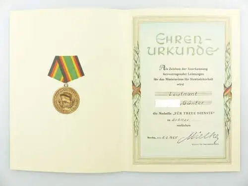 #e6756 Ehrenurkunde: Medaille für treue Dienste in Bronze von 1958 MfS Leutnant