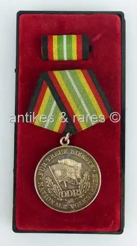 Medaille für treue Dienste in der NVA in 900 Silber, Punze 5 (Orden769)