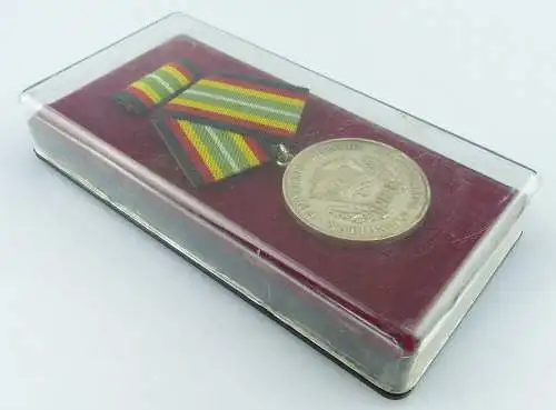 Medaille für treue Dienste in der NVA in 900 Silber, Punze 7 Nr. 150e, Orden2573