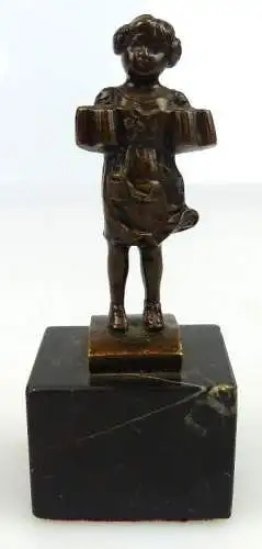 Original alte Bronze, Bayrisches Mädchen mit Bierkrügen siegniert JFFLAND, un065