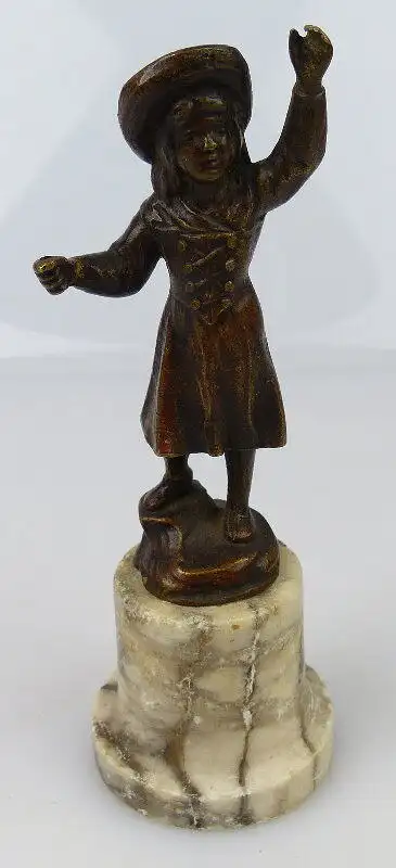original alte Bronze Mädchen mit Hut hinten signiert un063 1