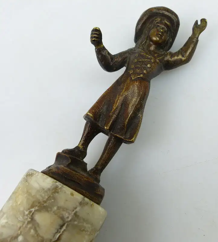 original alte Bronze Mädchen mit Hut hinten signiert un063 5