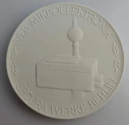 Meissen Medaille: VEB Mikroelektronik Secura Werke Berlin Für hervorr, Orden2658