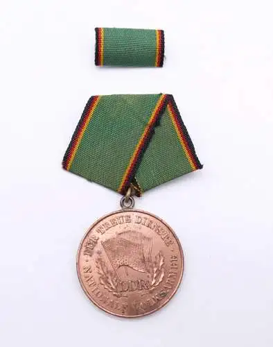 e12471 Medaille für treue Dienste in der NVA Sammlermontage Trageweise Polizei