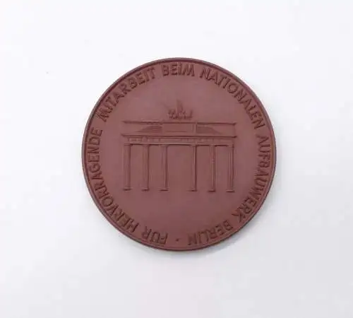 e12493 DDR Meissen Medaille Böttger Steinzeug zum Nationalen Aufbauwerk Berlin