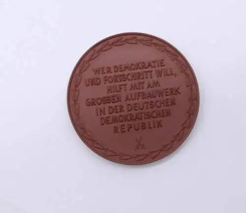 e12493 DDR Meissen Medaille Böttger Steinzeug zum Nationalen Aufbauwerk Berlin