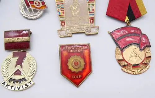 1 Position DDR Orden Abzeichen Kampfsport DVP Banner der Arbeit e12459