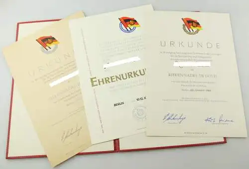 e12186 Konvolut Urkunden FDGB Nationale Front Ehrennadel Silber Gold DFD 