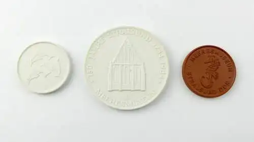 e12146 3 Meissen Medaillen Meeresmuseums Stralsund DDR 750 Jahre Stralsund 