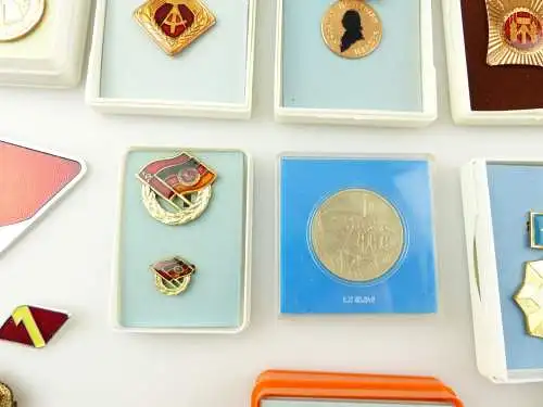 e12095 1 Konvolut original alte DDR Orden und Abzeichen 