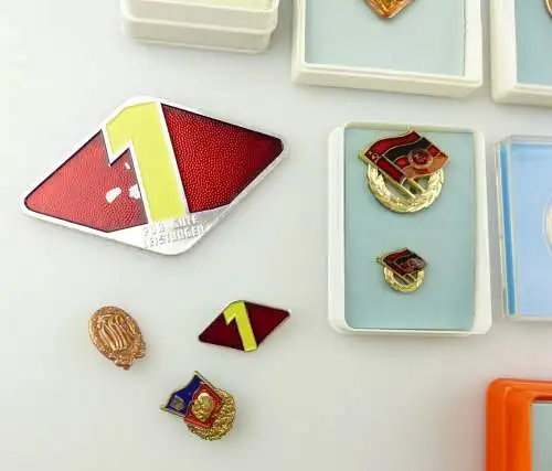 e12095 1 Konvolut original alte DDR Orden und Abzeichen 