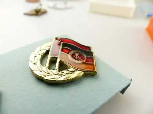 e12095 1 Konvolut original alte DDR Orden und Abzeichen 