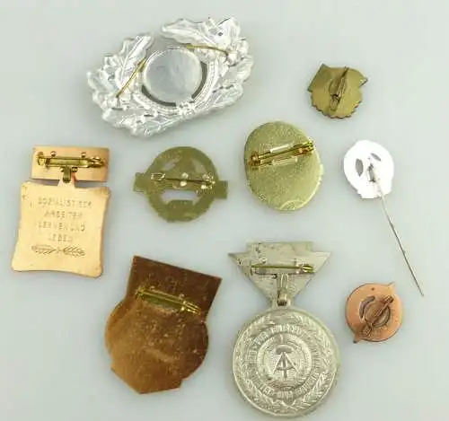 e11460 1 Position DDR Abzeichen Touristenabzeichen Reservist NVA 