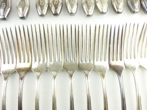e11384 26 teiliges versilbertes Besteck 12 Messer 12 Gabeln 2 Vorlegelöffel