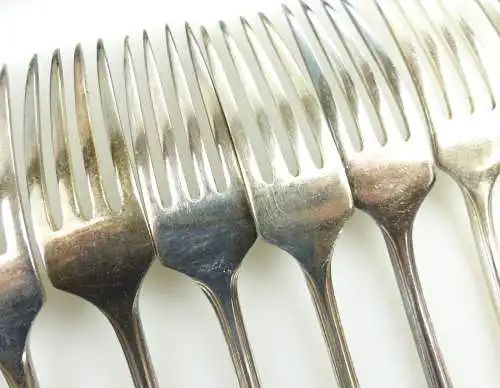 e11384 26 teiliges versilbertes Besteck 12 Messer 12 Gabeln 2 Vorlegelöffel