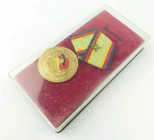 e10662 Nachlass P Treue Dienste Medaille NVA in Gold für 20 Jahre mit Urkunde
