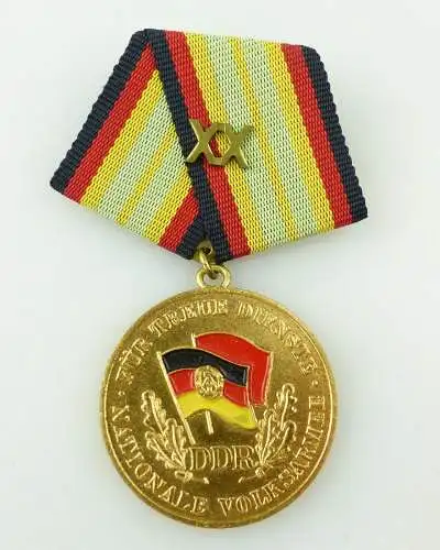 e10662 Nachlass P Treue Dienste Medaille NVA in Gold für 20 Jahre mit Urkunde