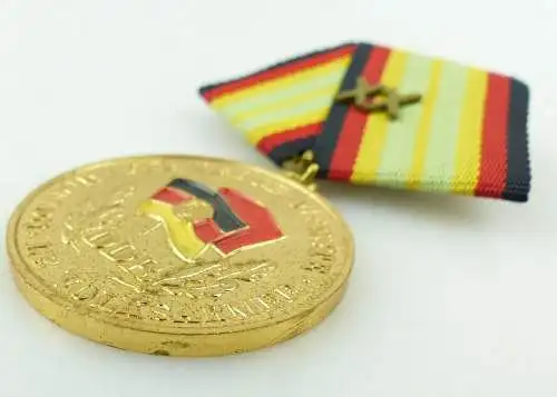 e10662 Nachlass P Treue Dienste Medaille NVA in Gold für 20 Jahre mit Urkunde
