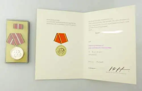 e10660 DDR Nachlass P Verdienstmedaille der NVA 1986 silberfarben 146 g