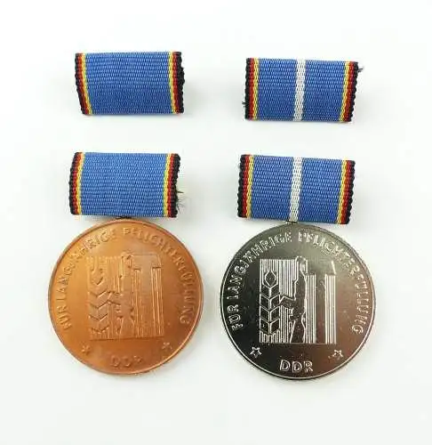 e10491 2 Medaillen für langjährige Pflichterfüllung Landesverteidigung der DDR