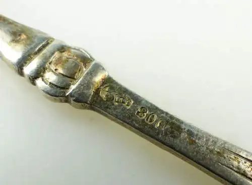 e10369 Kleine alte Gründerzeit Vorlegegabel aus 800er Silber Halbmond und Krone