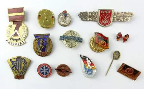 e10232 14 original alte DDR Abzeichen teilweise emailliert 