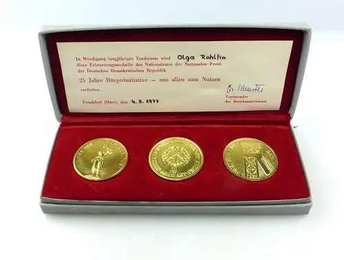 e10214 3 alte Medaillen goldfarben Nationale Front der DDR Frankfurt Oder 1977