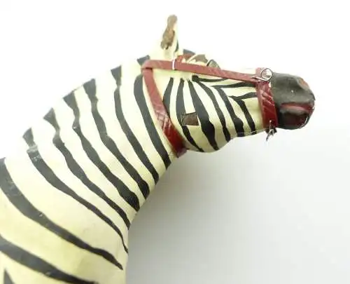 e9388 Altes Lineol Tier Zebra mit Zaumzeug wohl 50er Jahre 