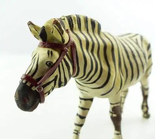 e9388 Altes Lineol Tier Zebra mit Zaumzeug wohl 50er Jahre 