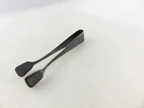 e9318 Alte Zuckerzange 90 in Silberauflage 