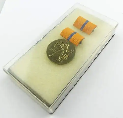 e9140 Original Medaille für hervorragende Leistungen in der Metallurgie der DDR