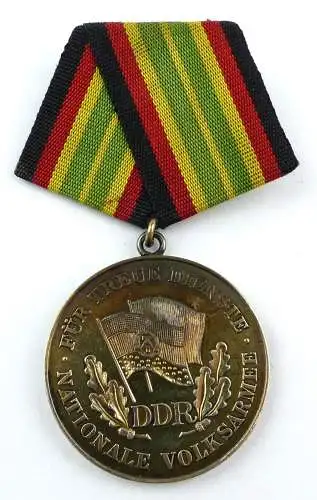 Medaille für treue Dienste in der NVA in Gold vgl. Band I Nr. 149 e, Orden3388