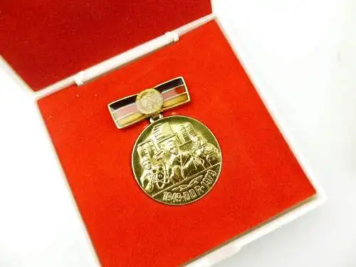 #e8250 Posten verschiedener DDR Abzeichen / Anstecknadeln (5 Teile)