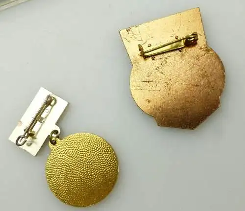 #e8248 Posten verschiedener DDR Orden & Abzeichen 13 Teile + Etuis