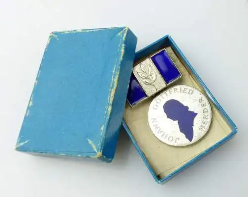 #e8248 Posten verschiedener DDR Orden & Abzeichen 13 Teile + Etuis