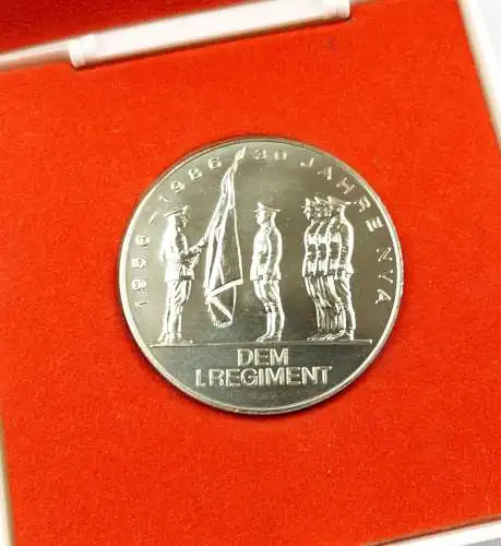 #e8248 Posten verschiedener DDR Orden & Abzeichen 13 Teile + Etuis