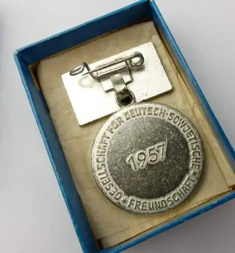 #e8248 Posten verschiedener DDR Orden & Abzeichen 13 Teile + Etuis