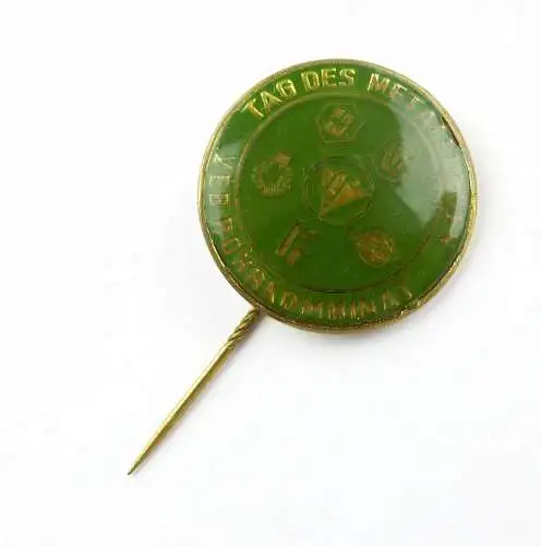 #e7943 DDR Abzeichen Tag des Metallurgen VEB Rohrkombinat goldfarben