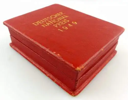 Nationalpreis der DDR 1949 in 750 Gold mit Trägerausweis vgl. Band I Nr. 25 a 