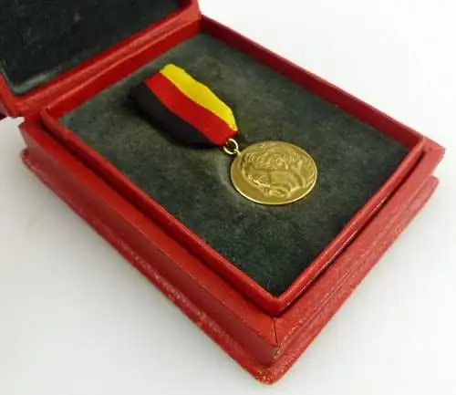Nationalpreis der DDR 1949 in 750 Gold mit Trägerausweis vgl. Band I Nr. 25 a 