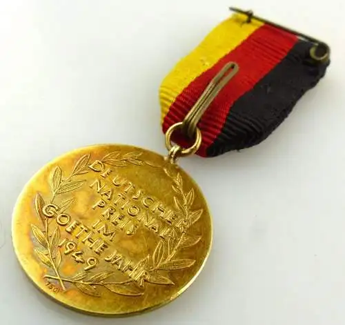 Nationalpreis der DDR 1949 in 750 Gold mit Trägerausweis vgl. Band I Nr. 25 a 