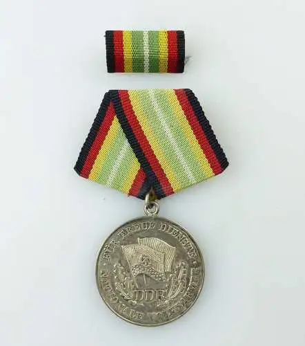 #e7489 DDR Medaille für treue Dienste NVA vgl. Band I Nr. 150 e Punze 5 1964-66