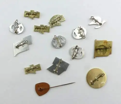 #e7066 Konvolut verschiedener DDR Abzeichen / Anstecknadeln