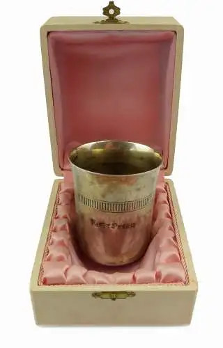 #e6851 Versilberter Trinkbecher mit Gravur "Kurt-Peter" Ercuis 