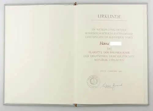 #e6679 Urkunde für Plakette der Bauakademie der DDR 1976 verliehen mit Mappe