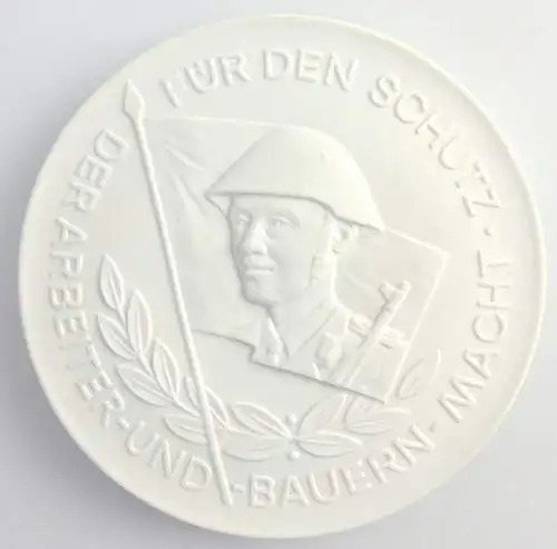 #e3684 DDR Meissen Medaille NVA Für den Schutz der Arbeiter- und Bauernmacht 